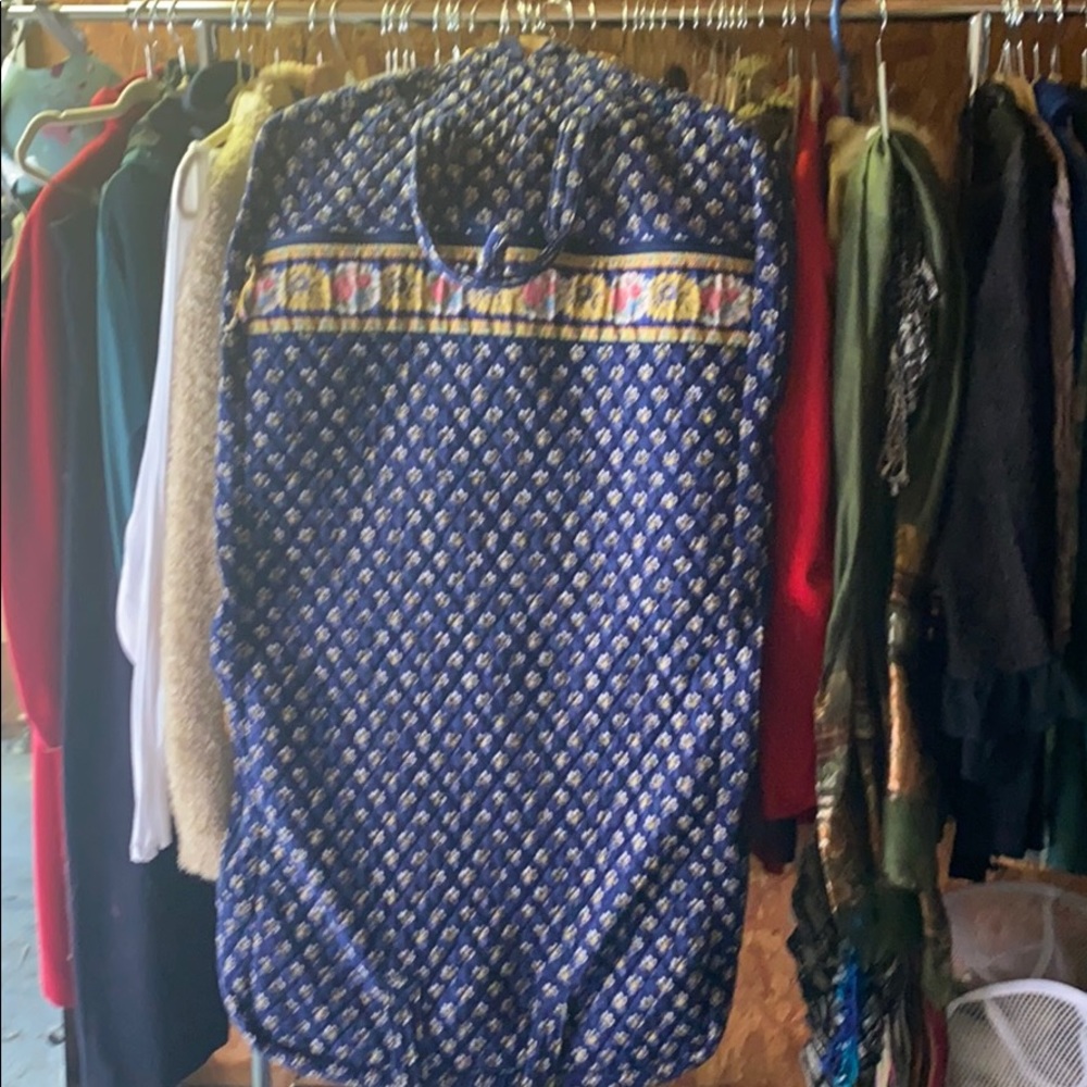 VERA BRADLEY RETIRED MAISON BLUE  TRAVEL BAG.